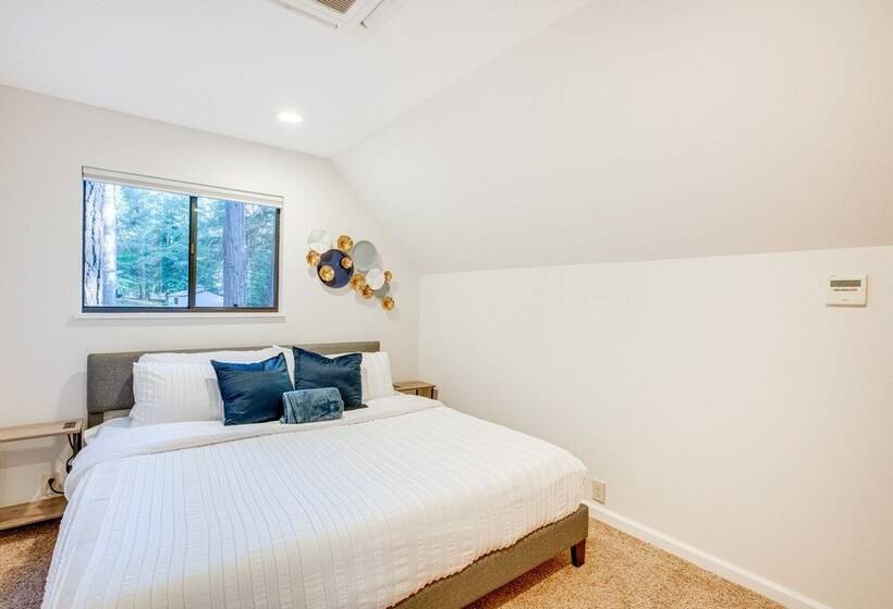 Pollock Pines Cabin: Game Room W/ A/c & Heat!