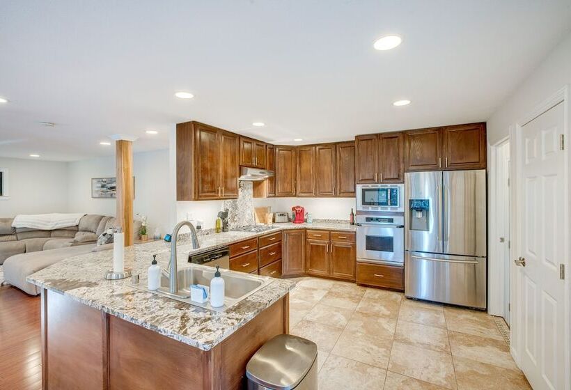 Pollock Pines Cabin: Game Room W/ A/c & Heat!