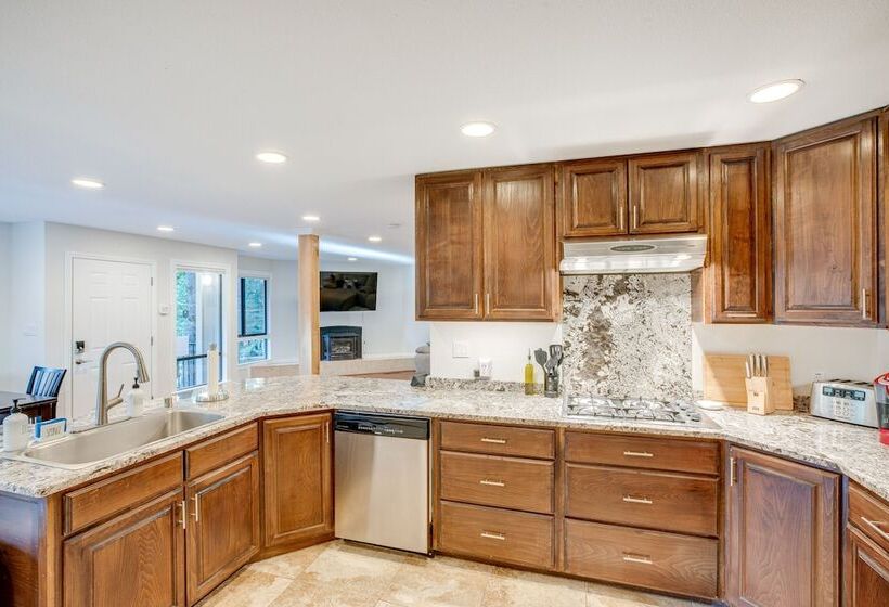 Pollock Pines Cabin: Game Room W/ A/c & Heat!