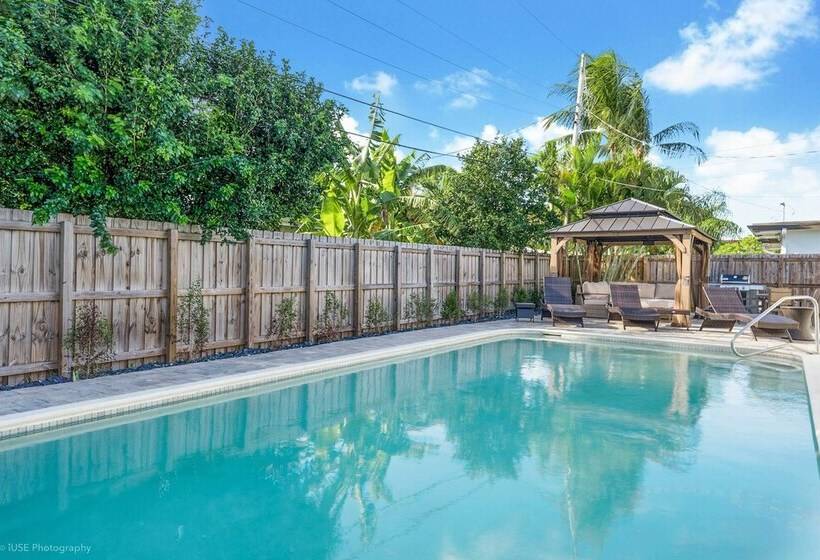 1 Mi To Pompano Beach: Home W/ Patio & Pool!