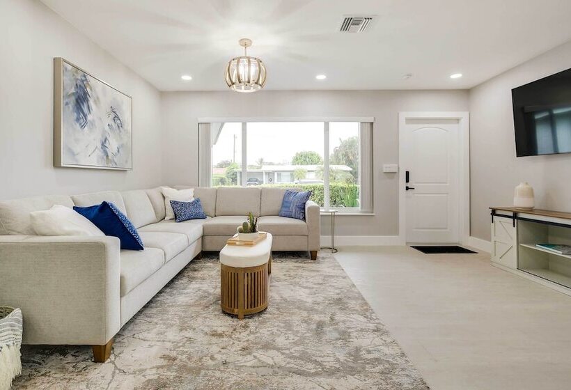 1 Mi To Pompano Beach: Home W/ Patio & Pool!