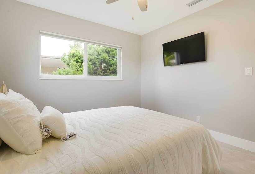 1 Mi To Pompano Beach: Home W/ Patio & Pool!