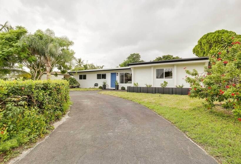 1 Mi To Pompano Beach: Home W/ Patio & Pool!