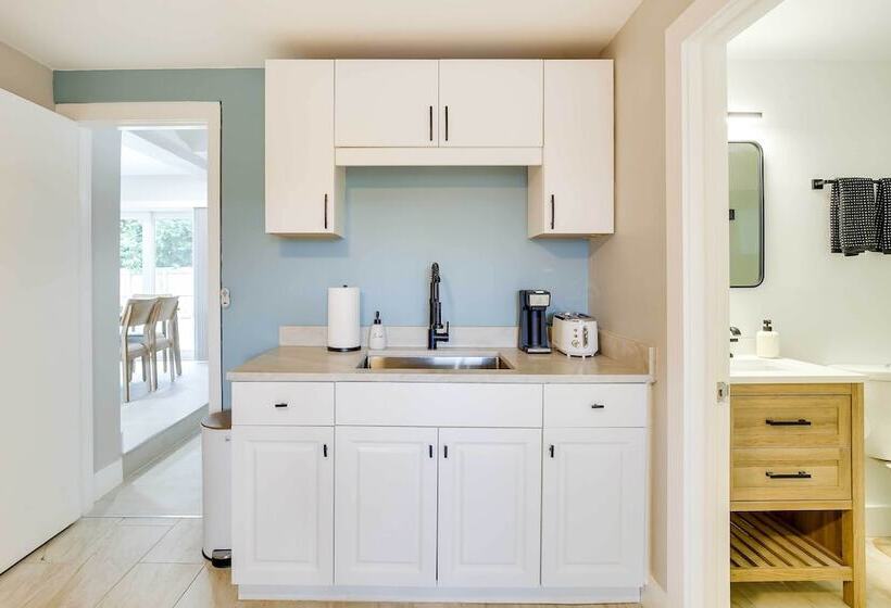 1 Mi To Pompano Beach: Home W/ Patio & Pool!