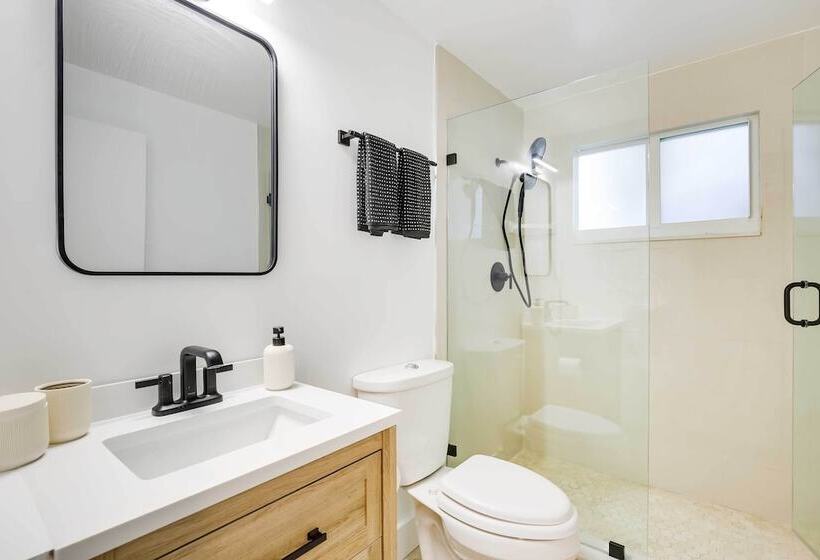 1 Mi To Pompano Beach: Home W/ Patio & Pool!