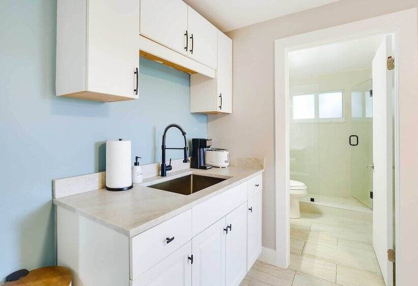 1 Mi To Pompano Beach: Home W/ Patio & Pool!