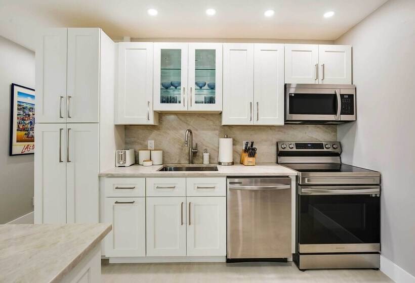 1 Mi To Pompano Beach: Home W/ Patio & Pool!