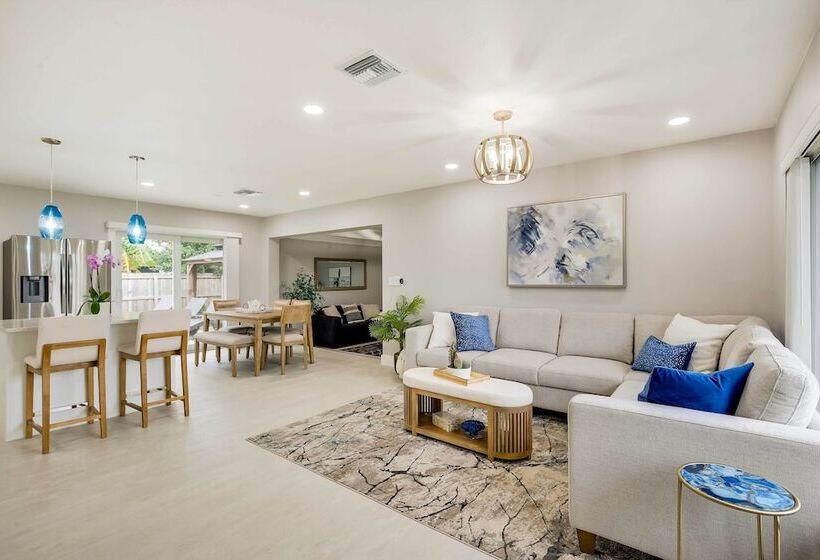 1 Mi To Pompano Beach: Home W/ Patio & Pool!