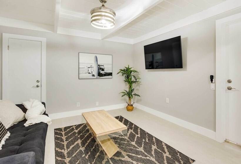 1 Mi To Pompano Beach: Home W/ Patio & Pool!