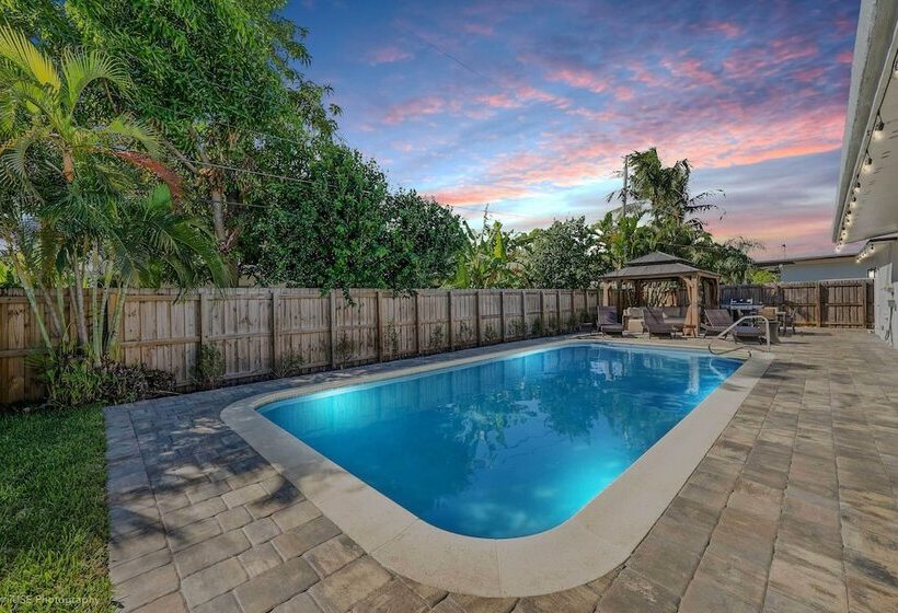 1 Mi To Pompano Beach: Home W/ Patio & Pool!