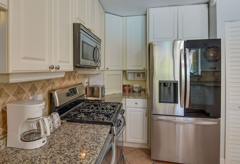 Pompano Beach Retreat W/ Backyard Oasis!