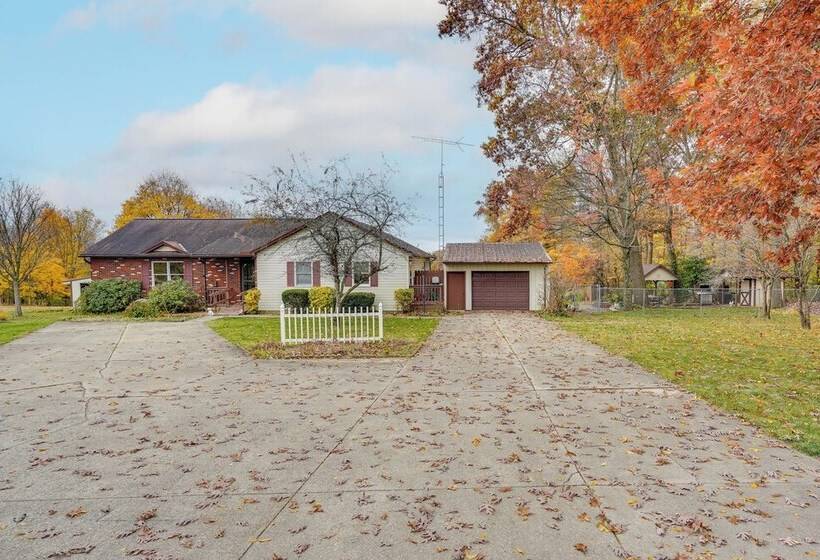 Pool, Deck & Fire Pit: Dog Friendly Ohio Escape!