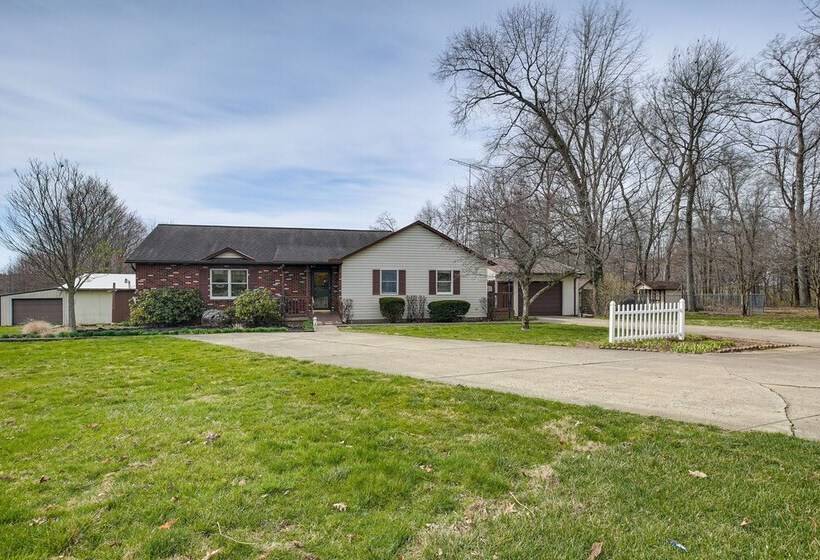 Pool, Deck & Fire Pit: Dog Friendly Ohio Escape!