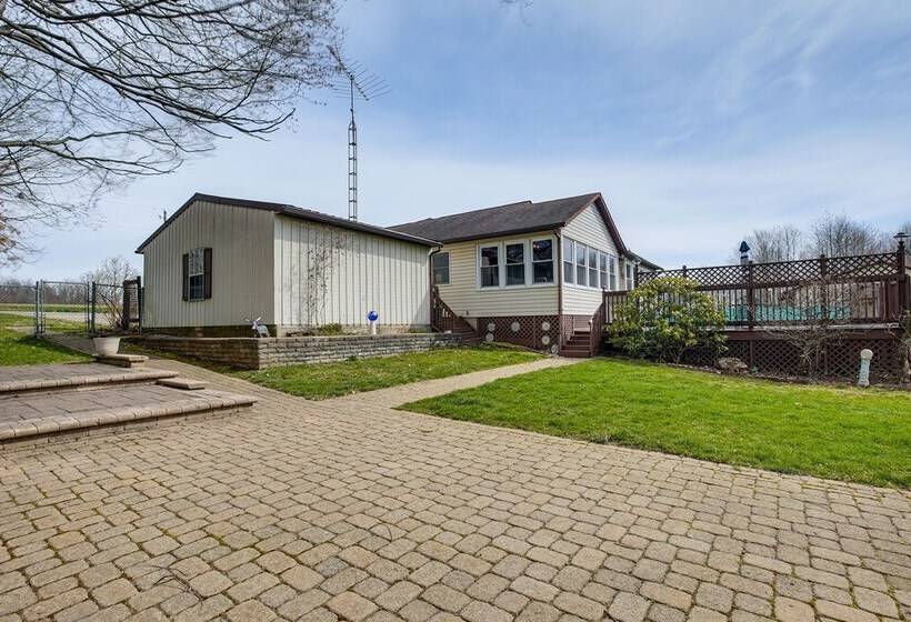 Pool, Deck & Fire Pit: Dog Friendly Ohio Escape!