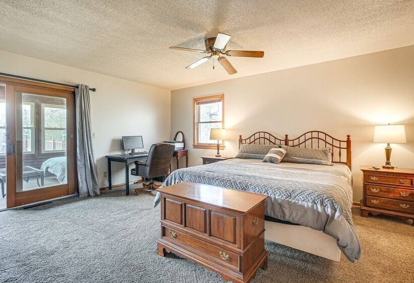 Pool, Deck & Fire Pit: Dog Friendly Ohio Escape!