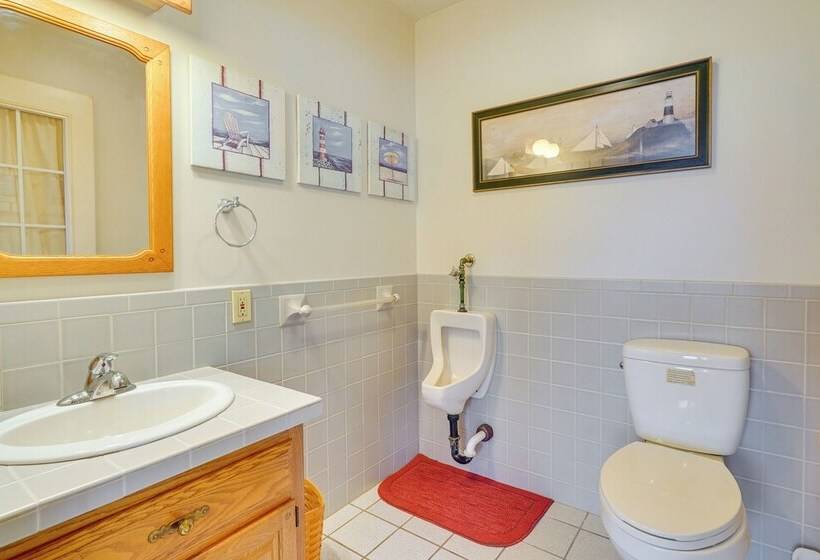 Pool, Deck & Fire Pit: Dog Friendly Ohio Escape!