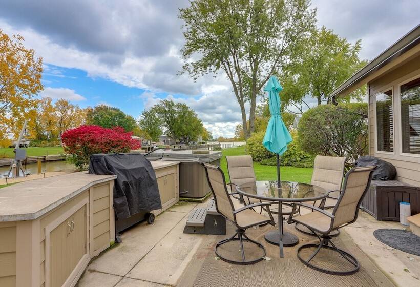 Port Clinton Home W/ Private Dock + Gazebo!
