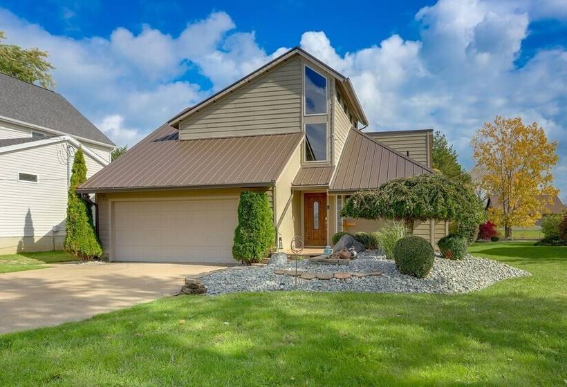 Port Clinton Home W/ Private Dock + Gazebo!