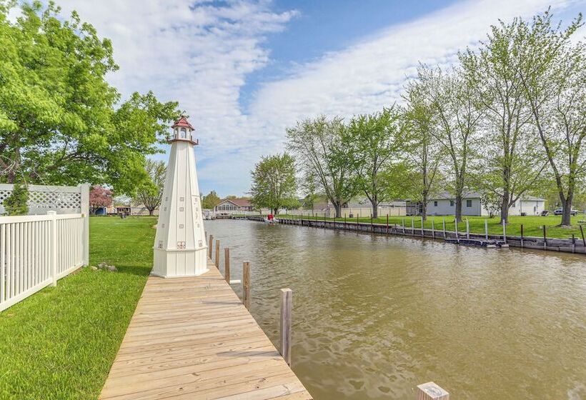 Port Clinton Retreat W/ Lake Access & Dock!