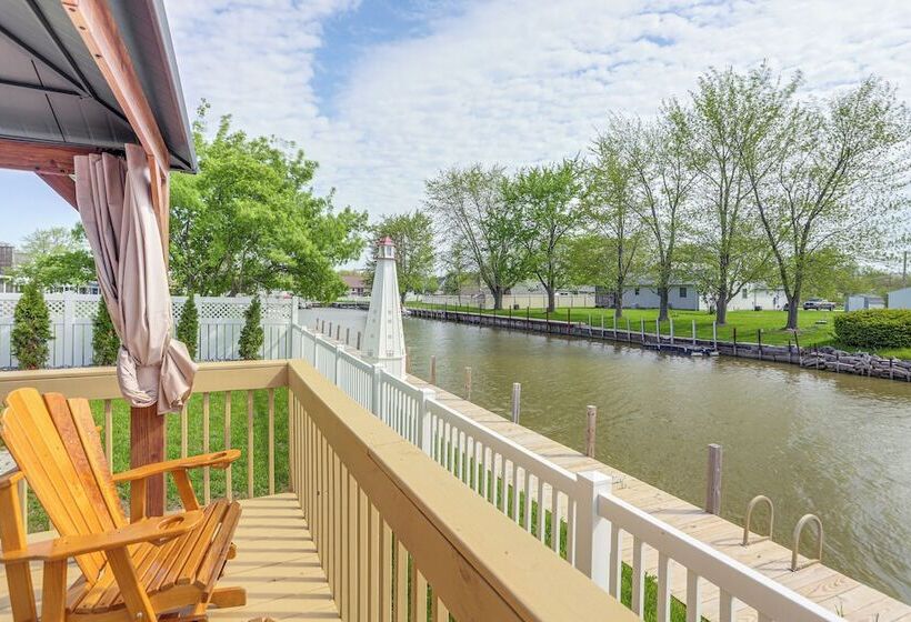 Port Clinton Retreat W/ Lake Access & Dock!