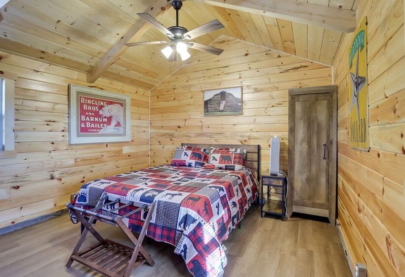 Quiet Caledonia Cabin: 18 Mi To Council Bluff Lake