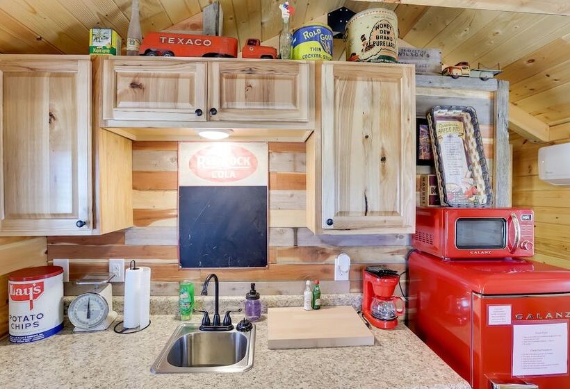 Quiet Caledonia Cabin: 18 Mi To Council Bluff Lake