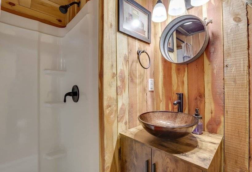 Quiet Caledonia Cabin: 18 Mi To Council Bluff Lake