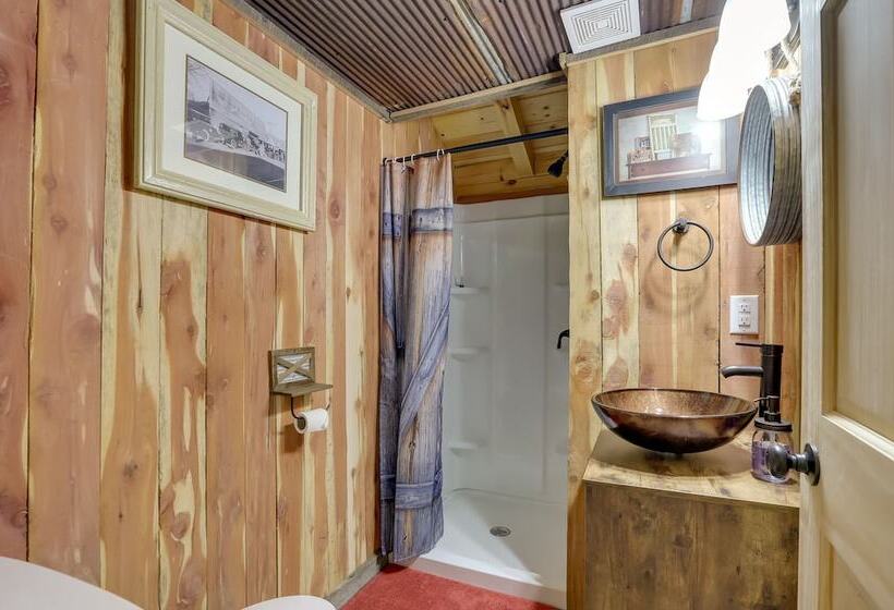 Quiet Caledonia Cabin: 18 Mi To Council Bluff Lake