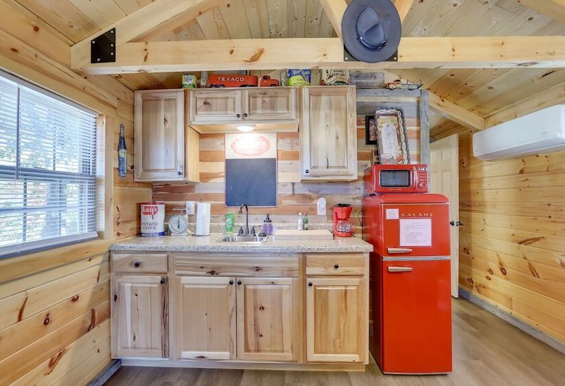 Quiet Caledonia Cabin: 18 Mi To Council Bluff Lake