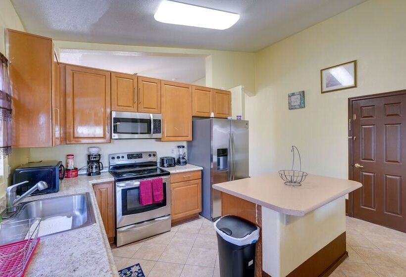 7 Mi To Chase Field: Phoenix Home W/ Patio!