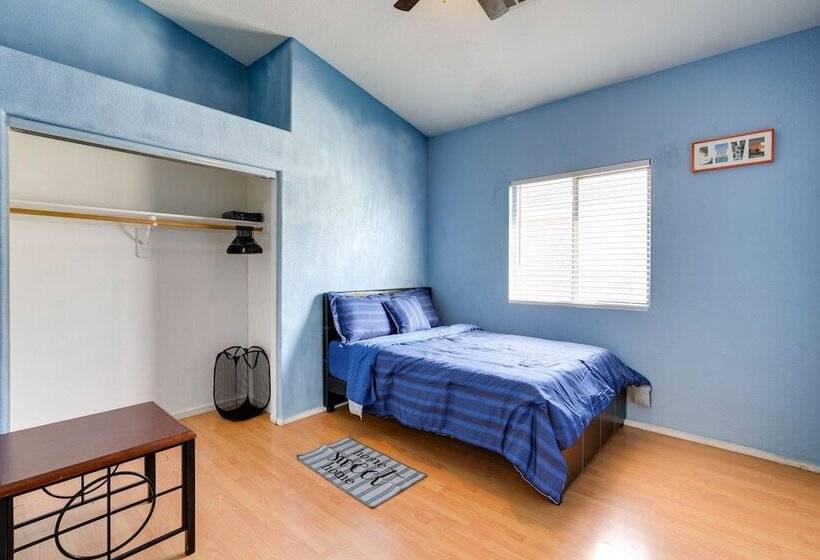 7 Mi To Chase Field: Phoenix Home W/ Patio!