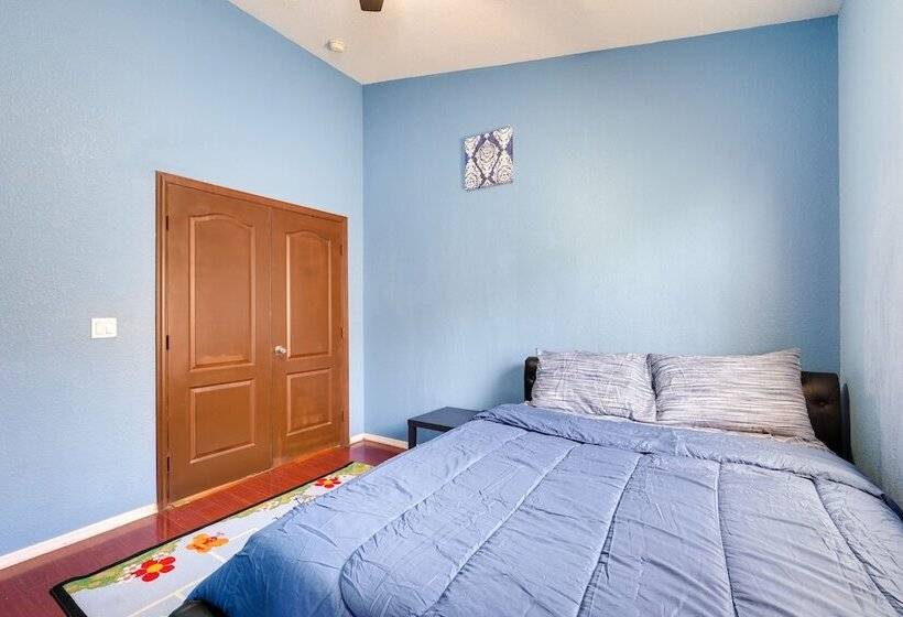 7 Mi To Chase Field: Phoenix Home W/ Patio!