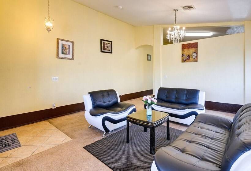 7 Mi To Chase Field: Phoenix Home W/ Patio!