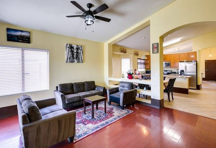 7 Mi To Chase Field: Phoenix Home W/ Patio!