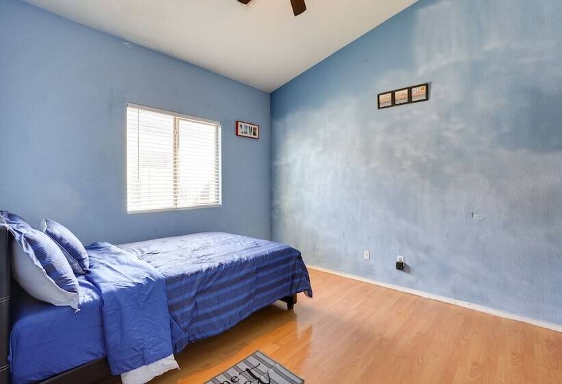 7 Mi To Chase Field: Phoenix Home W/ Patio!