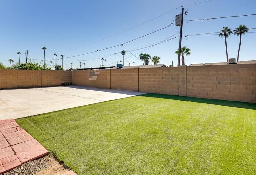 7 Mi To Chase Field: Phoenix Home W/ Patio!