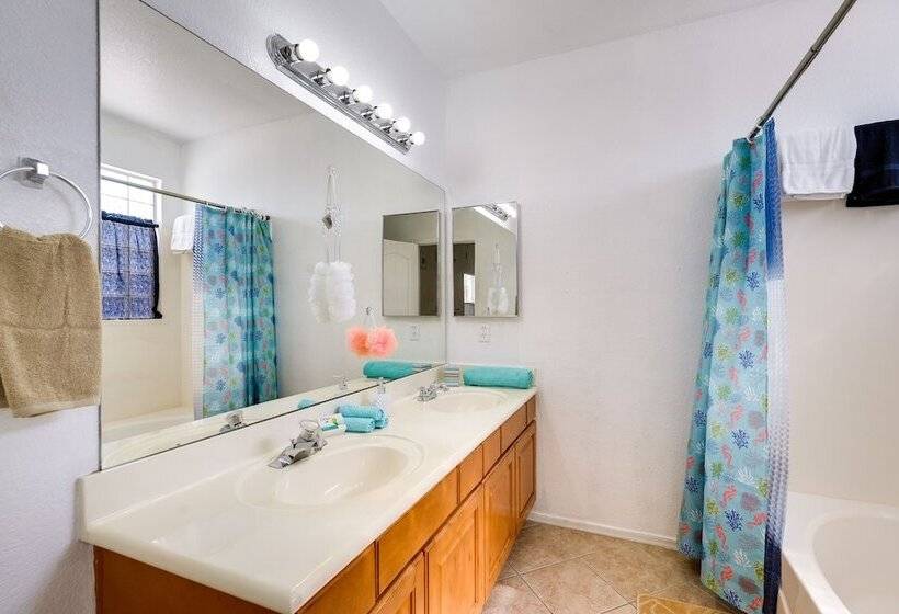 7 Mi To Chase Field: Phoenix Home W/ Patio!