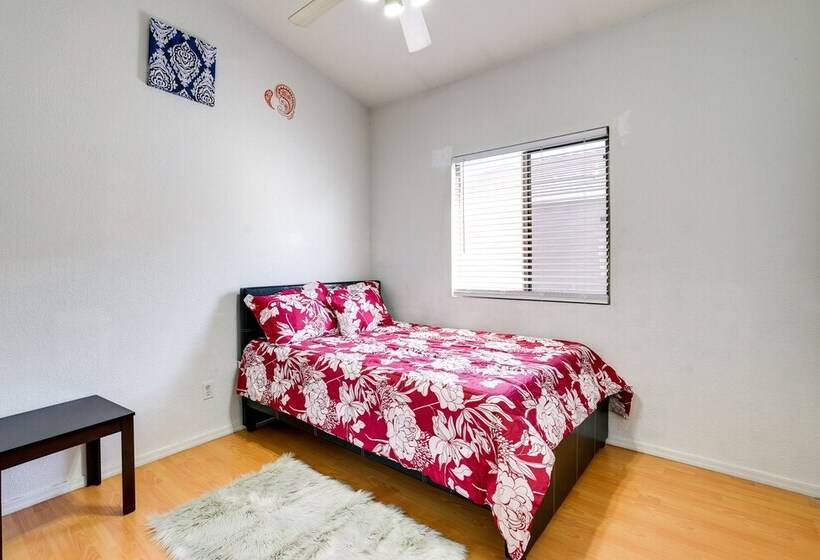 7 Mi To Chase Field: Phoenix Home W/ Patio!