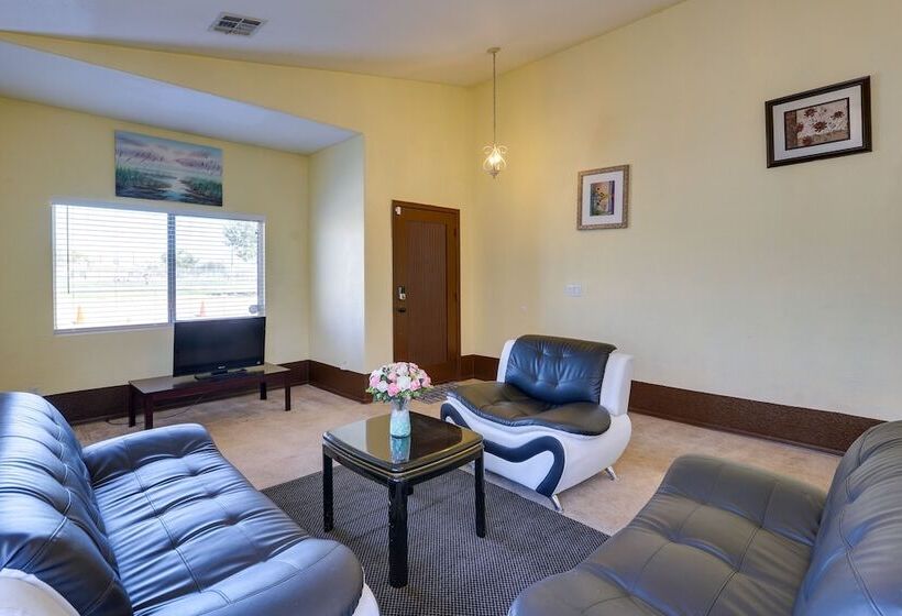 7 Mi To Chase Field: Phoenix Home W/ Patio!