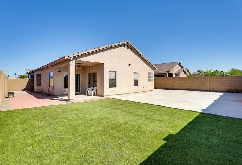 7 Mi To Chase Field: Phoenix Home W/ Patio!