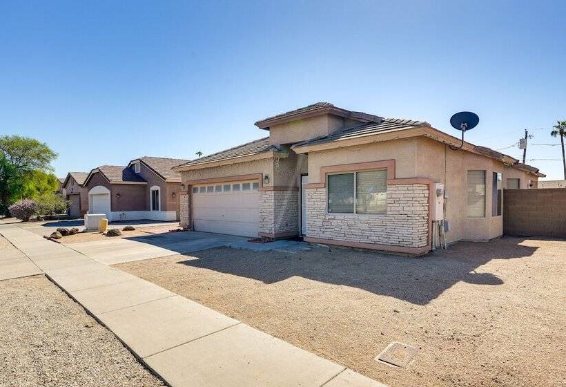 7 Mi To Chase Field: Phoenix Home W/ Patio!