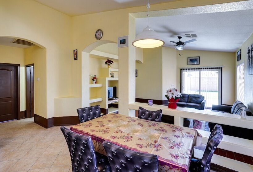 7 Mi To Chase Field: Phoenix Home W/ Patio!