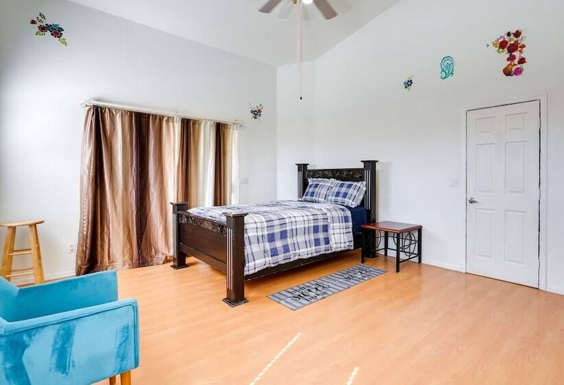 7 Mi To Chase Field: Phoenix Home W/ Patio!