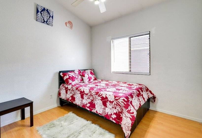 7 Mi To Chase Field: Phoenix Home W/ Patio!