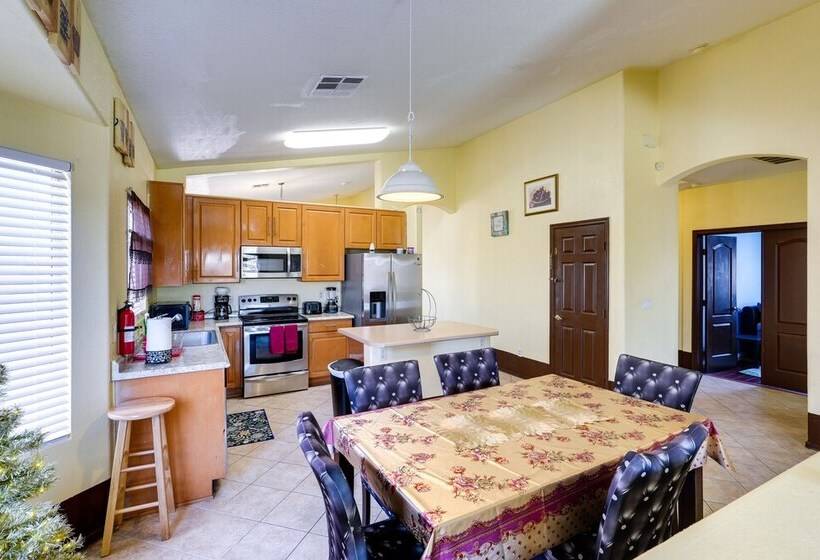 7 Mi To Chase Field: Phoenix Home W/ Patio!