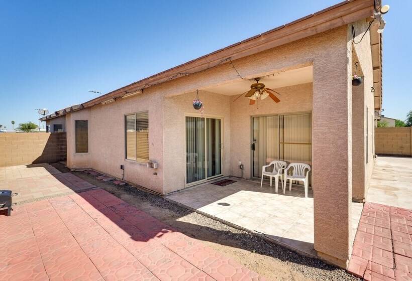 7 Mi To Chase Field: Phoenix Home W/ Patio!