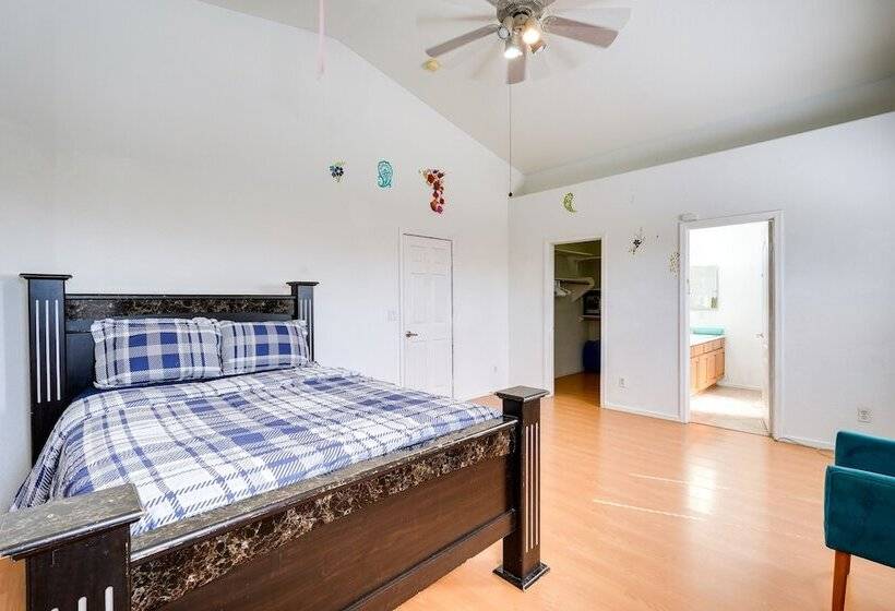 7 Mi To Chase Field: Phoenix Home W/ Patio!