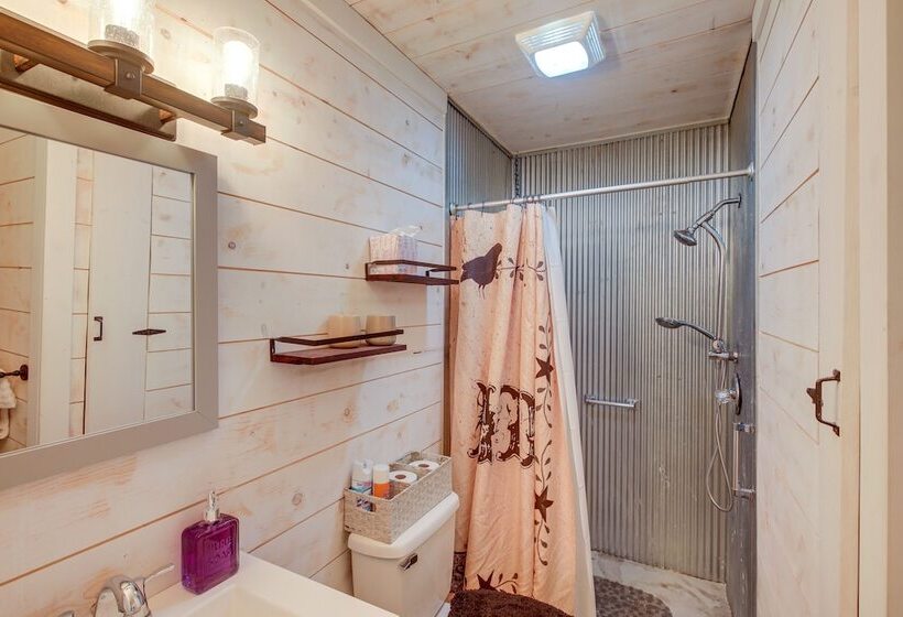 Quiet Tennessee Mountain Cabin W/ Patio