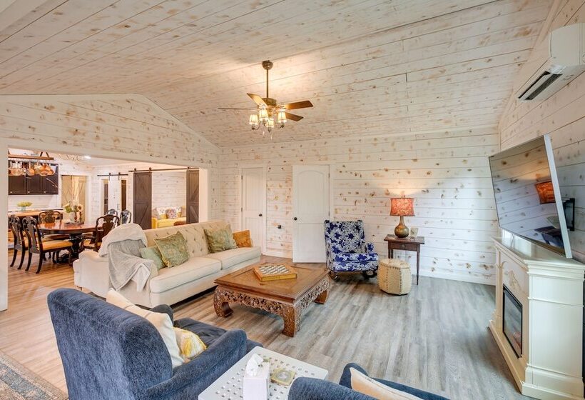 Quiet Tennessee Mountain Cabin W/ Patio