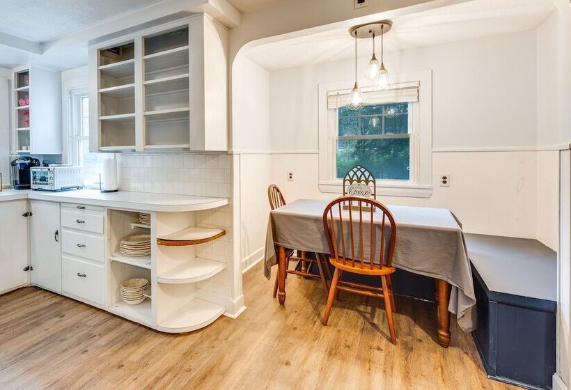 Near Beach: Pet Friendly Getaway W/ Yard